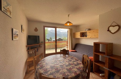 Crest-Voland Apartment | Cozy 4-Person Apartment, 2 Rooms + Mountain Area, Near Slopes, Terrace, Parking, Wi-Fi Option