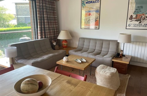 Saillagouse Apartment | Cozy 4-person apartment with wifi parking heated pool 20 minutes from the slopes