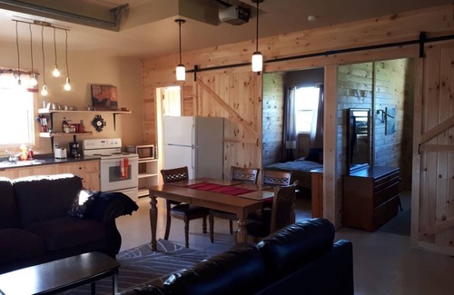 Granville Cottage | Cozy 4 season cottage near Cavendish, water view of the Trout River.