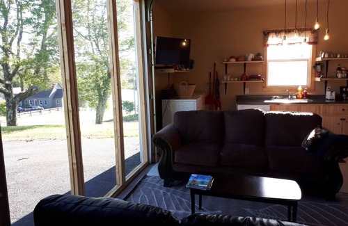 Granville Cottage | Cozy 4 season cottage near Cavendish, water view of the Trout River.