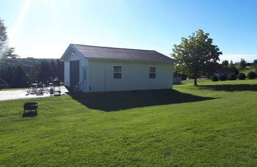 Granville Cottage | Cozy 4 season cottage near Cavendish, water view of the Trout River.