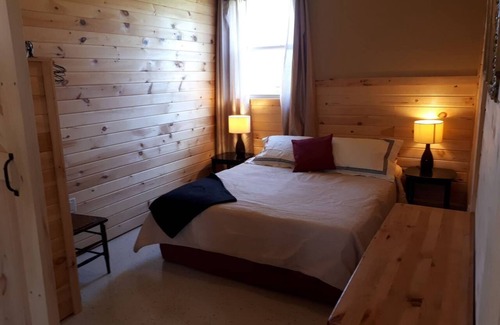 Granville Cottage | Cozy 4 season cottage near Cavendish, water view of the Trout River.