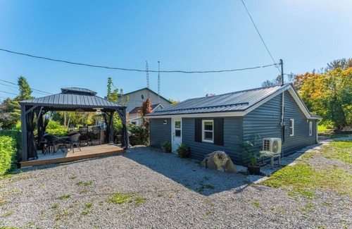 Victoria Road Cottage | Cozy 4 Season Cottage by Balsam Lake