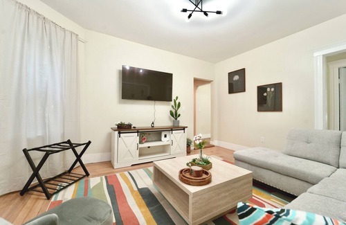 East Somerville House | Cozy 4BD/2BA Near Boston-Encore-T-Station & Diners