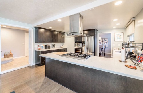 Cypress House | Cozy 4Bd/3Bth home w/BBQ, near Disney & Knott's