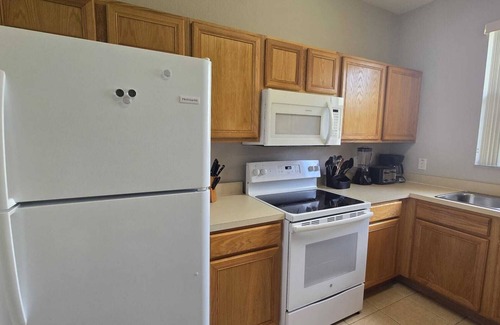 Wellington House | Cozy 4bd home in amazing resort with heated pool and lazy river