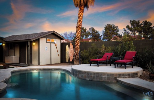 Spring Valley House | Cozy 4Bd House,Salt Water Pool & Jacuzzi! 10mins to the Strip, 20mins to Airport
