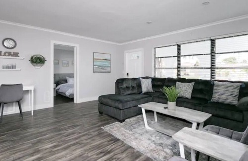 West Hollywood House | Cozy 4bed/2bath home with heated pool & Jacuzzi