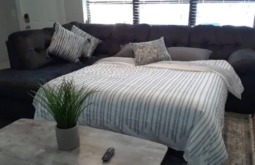 West Hollywood House | Cozy 4bed/2bath home with heated pool & Jacuzzi
