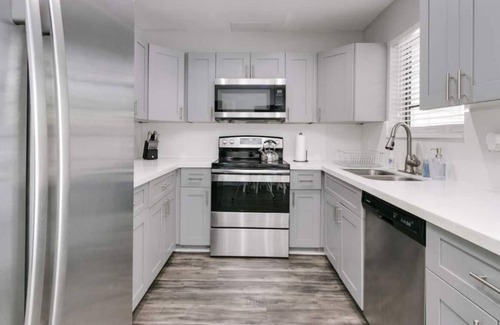 West Hollywood House | Cozy 4bed/2bath home with heated pool & Jacuzzi