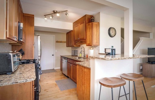 Harbor Springs Apartment | Cozy 4BR Condo - Pool Access, Near Ski & Lake
