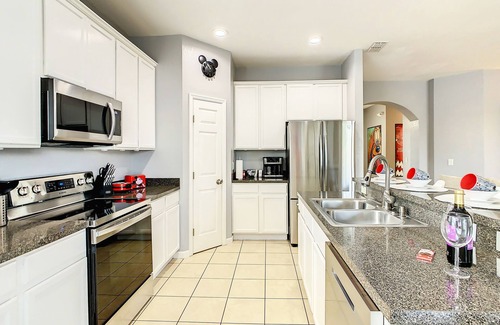 Trafalgar Village House | Cozy 4BR Family Home Private Pool/BBQ/Gaming Room!