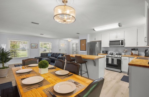 Ocala House | Cozy 4BR King Suite Home by WEC & Downtown!