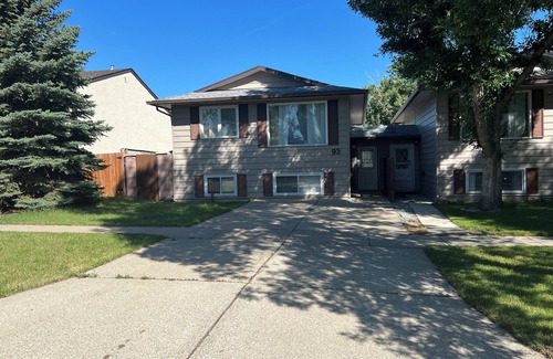 Lethbridge House | Cozy 4BR | Near Park & Downtown