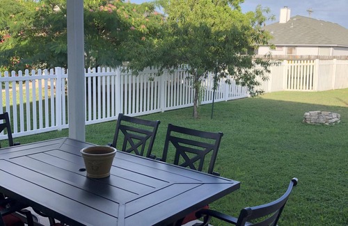 Kyle House | Cozy 5 bedroom for weekend or longer 2 night minimum