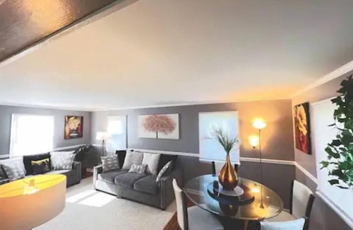 Rochester Apartment | Cozy 5 bedroom Guest Home