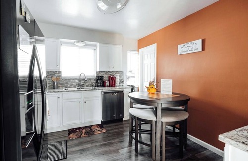 Aurora House | Cozy 5-Bedroom Home in Aurora!nPerfect blend of comfort & convenience