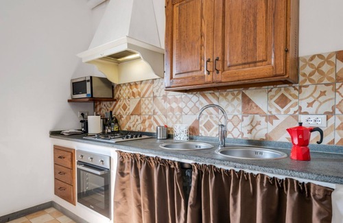 Isolotto Apartment | Cozy 50 sqm apartment, able to accommodate up to 5 people, located on the ground floor (1 low step to access to it) of a farmhouse surrounded by greenery, a short distance from the center of Florence. The property is located a few meters from the Arno Ri