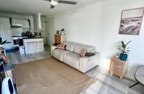 Gold Coast Apartment | Cozy 50m2 Apartment with AC, Pool & Spa