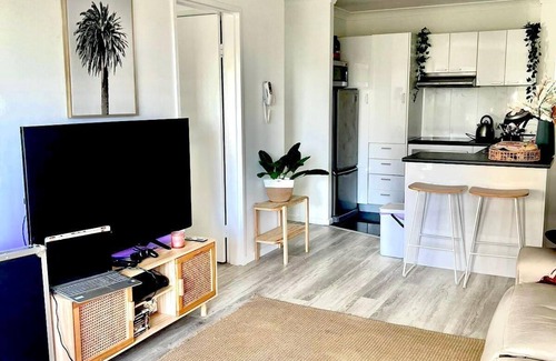 Gold Coast Apartment | Cozy 50m2 Apartment with AC, Pool & Spa