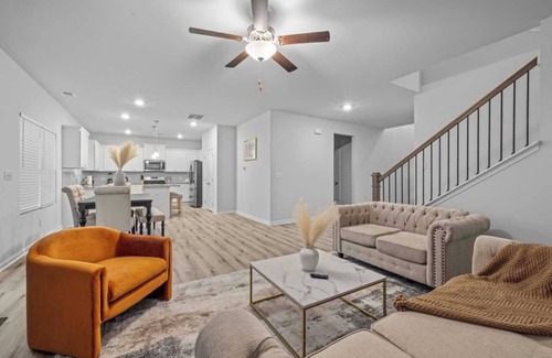 Grayson House | Cozy 5B3B Getaway｜Flexible Month-to-Month Stay｜Pet-Friendly Comfort #41952