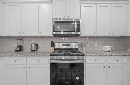 Grayson House | Cozy 5B3B Getaway｜Flexible Month-to-Month Stay｜Pet-Friendly Comfort #41952