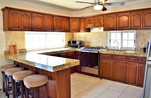 El Tezal House | Cozy 5BD Home, 7Min From Marina & Downtown