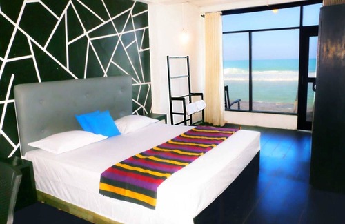 Nalagasdeniya Villa | Cozy 5BR Villa wt Pvt beach + natural pool + bar + cook