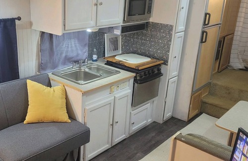 Columbus RV Rental | Cozy 5th Wheel Camper on a Wooded Site! Close to everything!