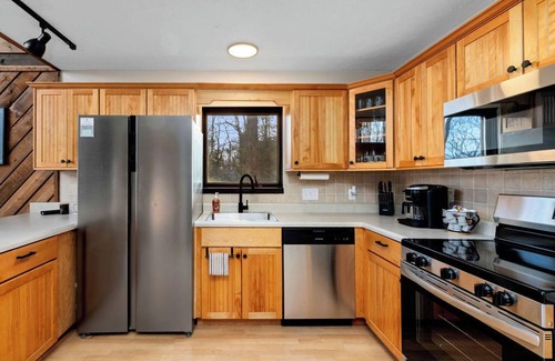Pedlars Edge Cabin | Cozy 6-bedroom cabin in Wintergreen Resort