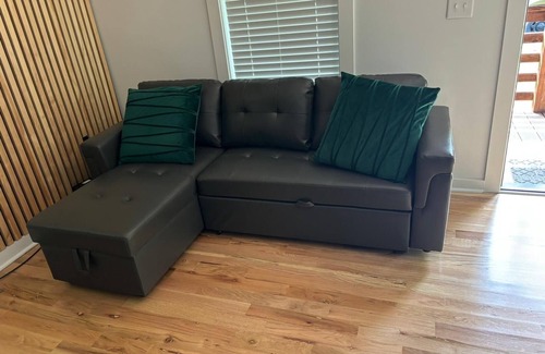 East Durham House | Cozy 6-Guest Stay Near Duke, Central & UNC University, 15 miles to RDU airport!