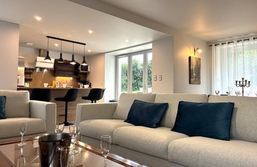 Autry-Issards Cottage | Cozy 8-person cottage in Autry-Issards with enclosed garden, pets allowed