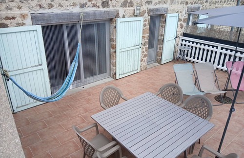 Jonzieux Cottage | Cozy 8-person gîte, Parc Naturel du Pilat, ideal for families and groups.