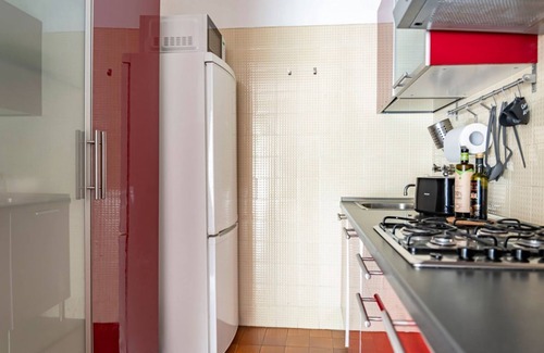 Corno Apartment | Cozy 80 sqm apartment located on the first floor of a building with a lift, ideal for hosting up to 6 people.Located in Garda, the accommodation boasts a strategic position: the beach is just a 2-minute walk away, while the city center can be easily reac