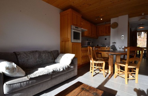 Notre-Dame-de-Bellecombe Apartment | Cozy apartment with balcony and private parking