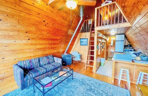 Howard Cabin | Cozy A Frame Cabin with Arkansas River View