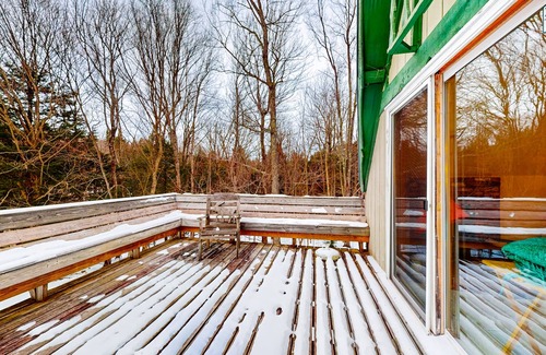 Waitsfield House | Cozy A-frame with loft, deck and easy ski access