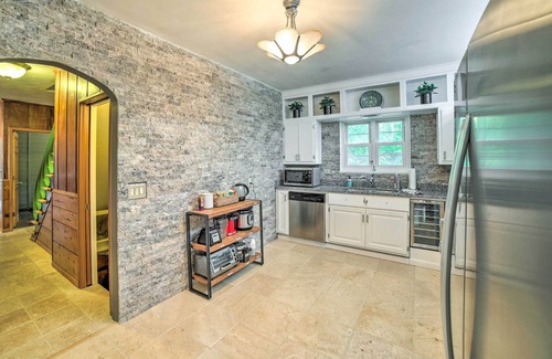 Chesterton House | Cozy Abode ~ 3 Mi to Indiana Dunes Nat'l Park