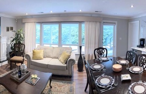 West Vancouver House | Cozy abode, lovely and bright