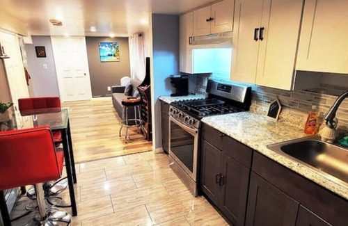 Newark Apartment | Cozy adorable 2 bedroom luxury suite
