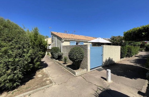 Saint-Cyprien Plage Villa | Cozy Air-Conditioned Villa with Terrace, Close to Beach and Shops, Pet-Friendly, Parking Included