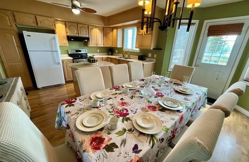 Terra Nova House | Cozy Airport Heights stay, 3 minutes to Airport