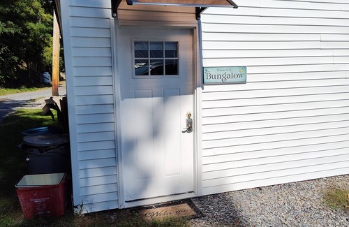 Town of Benton House | Cozy All Season Bungalow right on the Lake wine and brewery trail.
