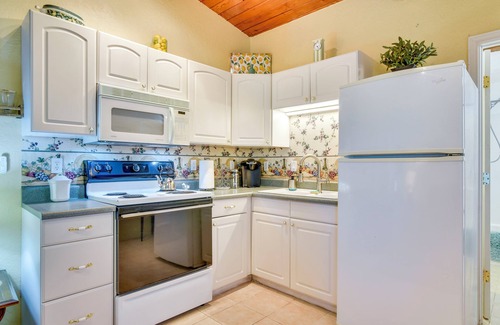 Aloha House | Cozy Aloha Vacation Rental w/Private Deck & Yard!