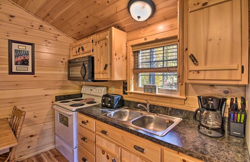 St George Cabin | Cozy ‘Anchors Away’ Cabin Hideaway w/Fire Pit!