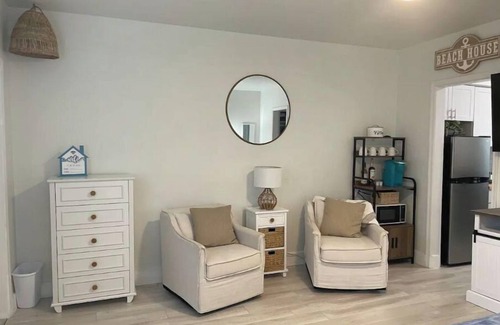 Mango Groves Apartment | Cozy and Bright Beach Retreat