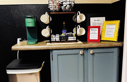 Meridian-Kessler House | Cozy and Central I SoBro I Steps to Dining & Monon, Sleeps 6, Private Parking.