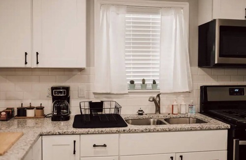 San Antonio House | Cozy and Charming Home: A Hidden Gem Awaits!