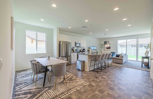 Lancaster House | Cozy and Chic Home in Lancaster - Spacious & Convenient for Long Stays #41589