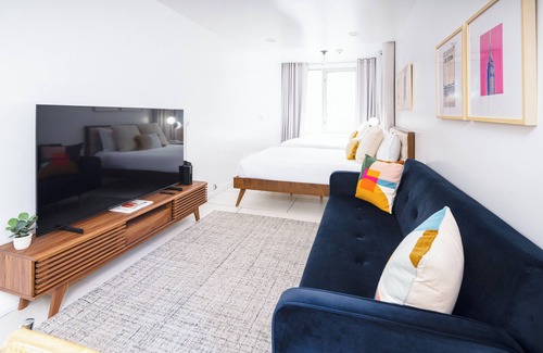 Tudor City Apartment | Cozy and Chic Studio Loft in Midtown NYC! #302